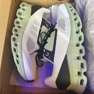 ON Running Shoes Cloudstratus Women’s size 9